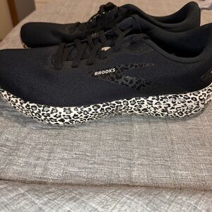 Women’s Brooks Revel 6, size 11.5 medium